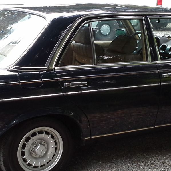 1985 Blue Mercedes-Benz 300-Series