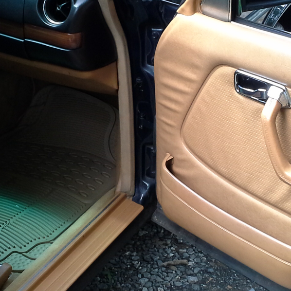 1985 Blue Mercedes-Benz 300-Series