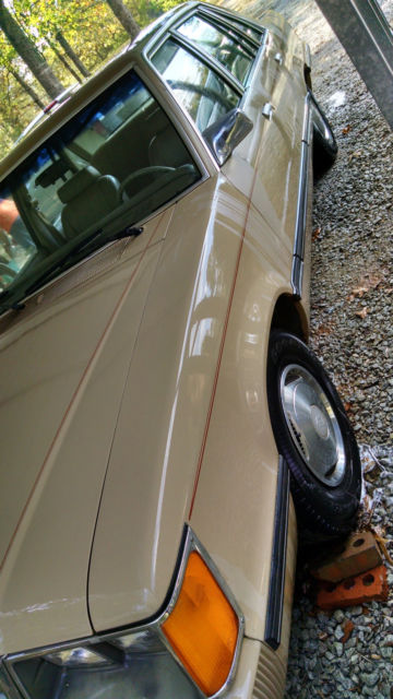 1986 Tan Ford Other Sedan