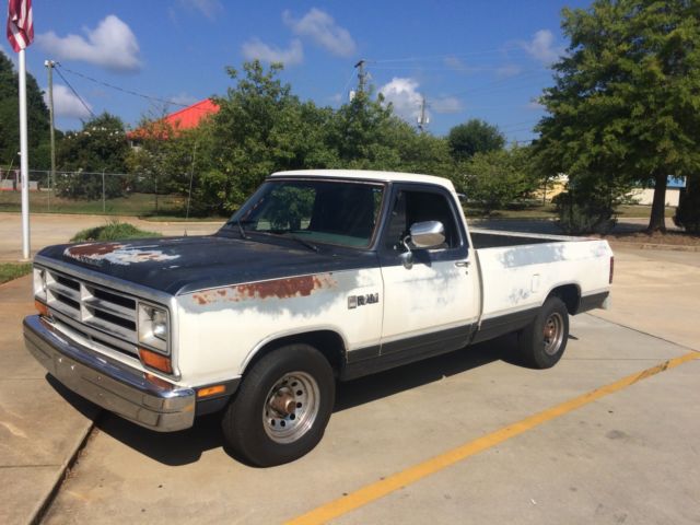 1987 White Dodge D150