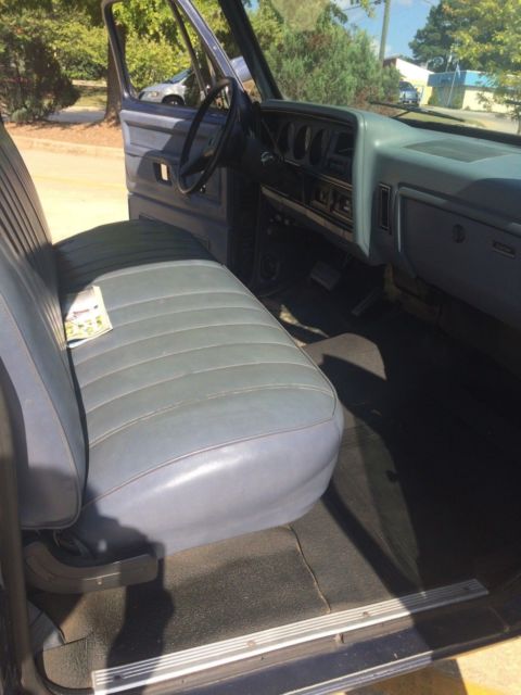 1987 White Dodge D150
