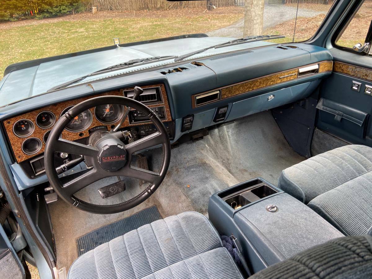 1990 Black Chevrolet Suburban SUV