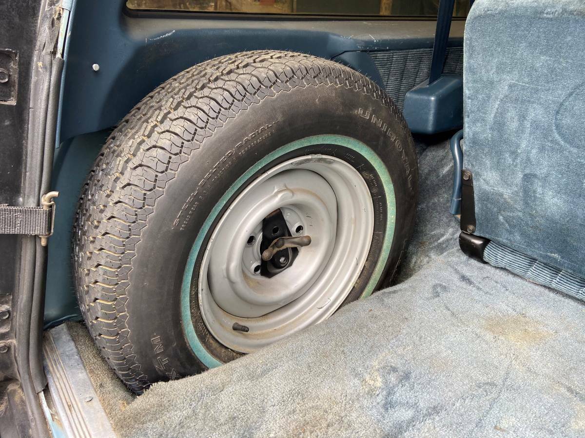 1990 Black Chevrolet Suburban SUV