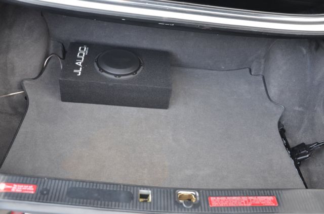 1990 White Mercedes-Benz 400-Series Sedan