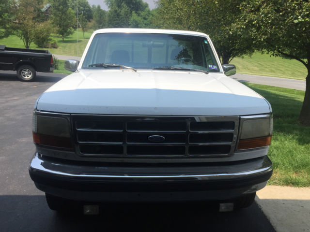 1992 White Ford F-150 Standard Cab Pickup
