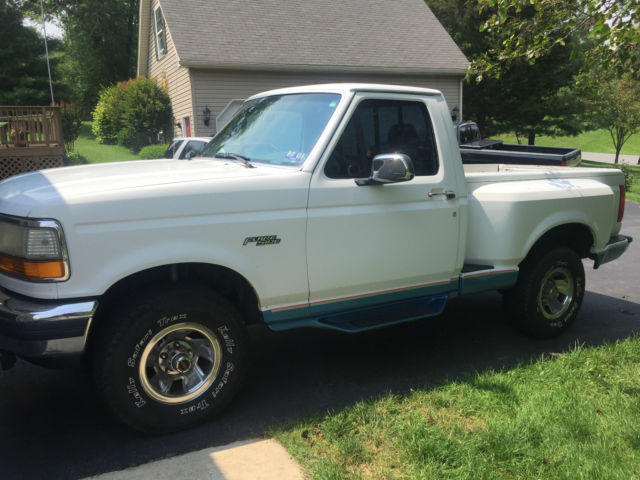 1992 White Ford F-150 Standard Cab Pickup