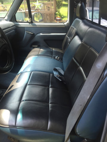 1992 White Ford F-150 Standard Cab Pickup