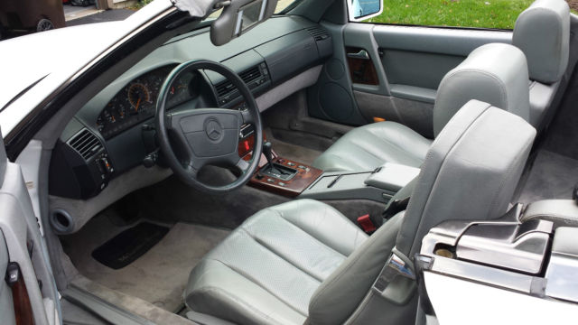 1992 White Mercedes-Benz 300-Series Convertible