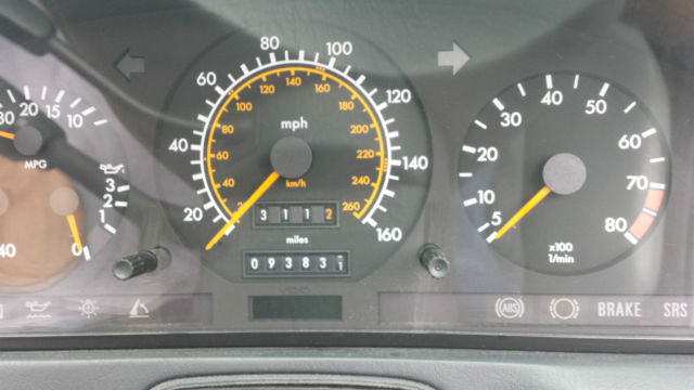 1992 White Mercedes-Benz 300-Series Convertible