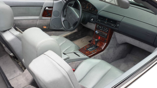 1992 White Mercedes-Benz 300-Series Convertible