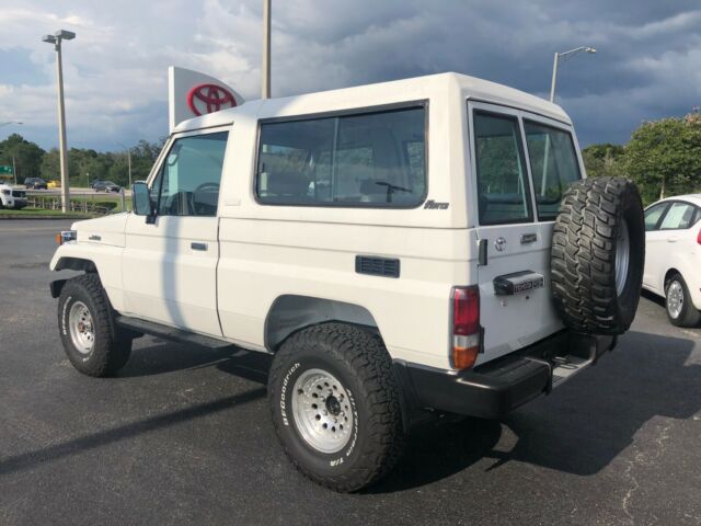 1992 White Toyota Land Cruiser SUV