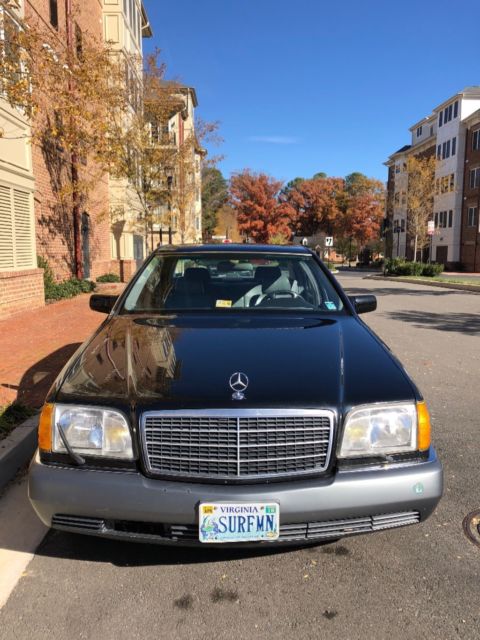 1993 Black Mercedes-Benz 300-Series Sedan