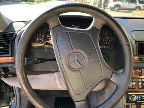 1993 Black Mercedes-Benz 300-Series Sedan