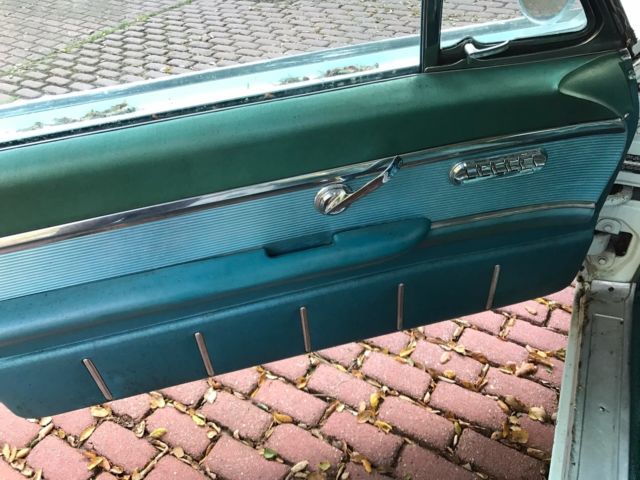 1961 Baby blue Ford Thunderbird Coupe