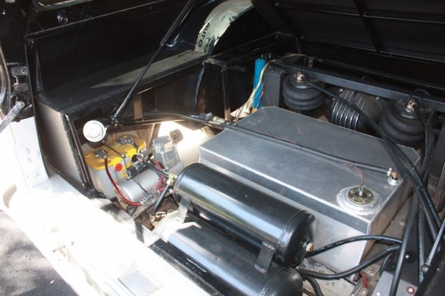 1966 Black/Silver GMC Suburban SUV