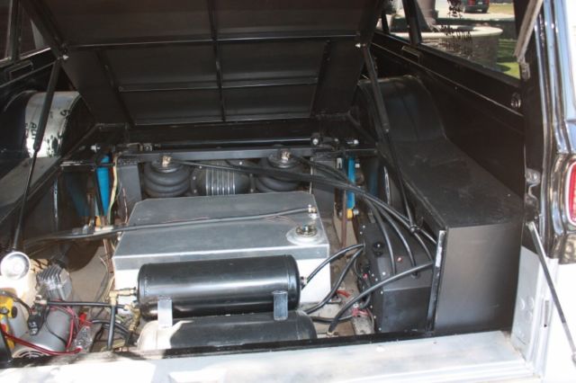 1966 Black/Silver GMC Suburban SUV