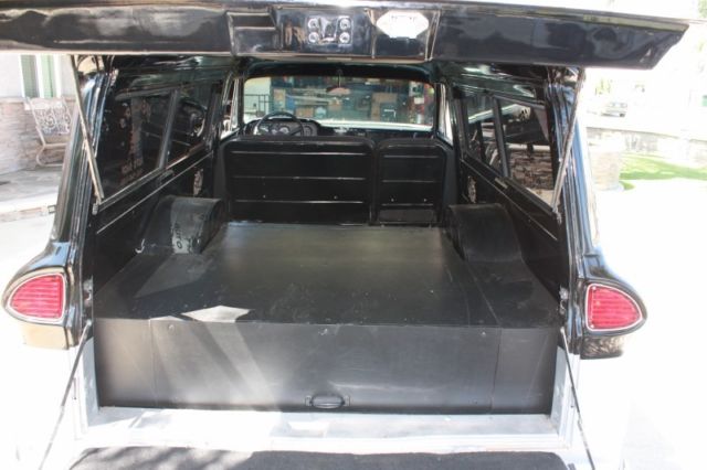 1966 Black/Silver GMC Suburban SUV