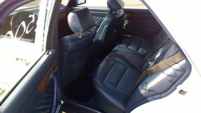 1990 Mercedes-Benz 300-Series