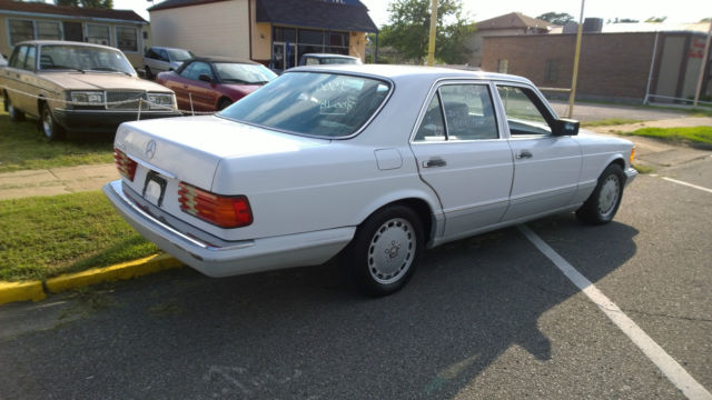 1990 Mercedes-Benz 300-Series