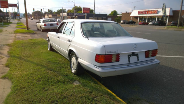 1990 Mercedes-Benz 300-Series