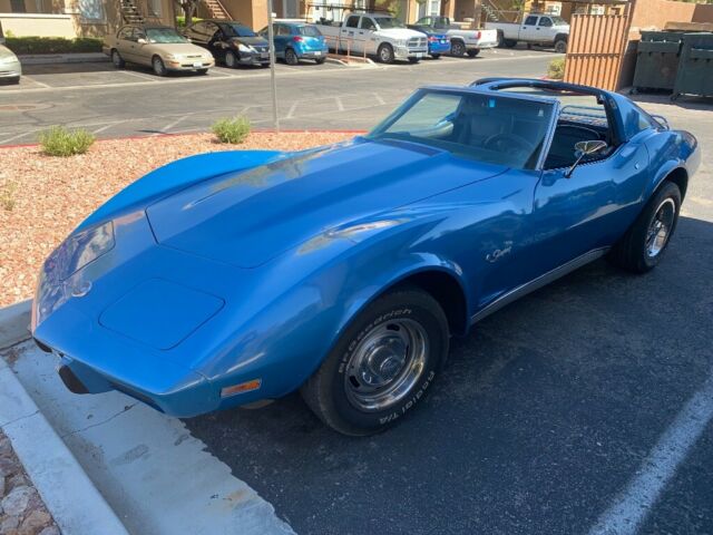 1976 White Chevrolet Corvette Coupe