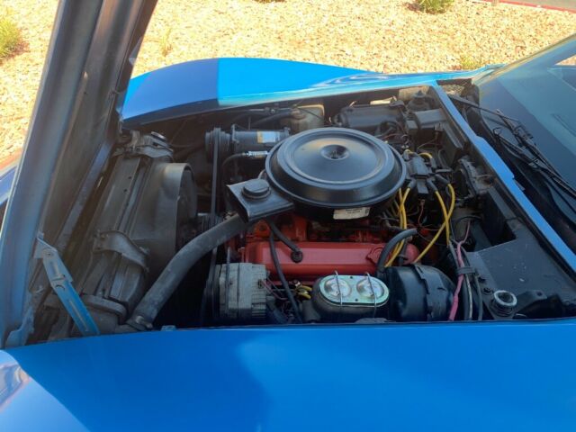 1976 White Chevrolet Corvette Coupe