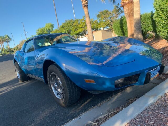 1976 White Chevrolet Corvette Coupe