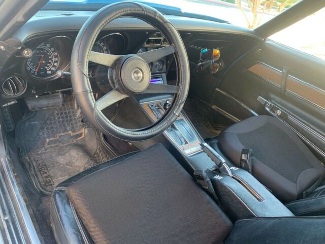 1976 White Chevrolet Corvette Coupe