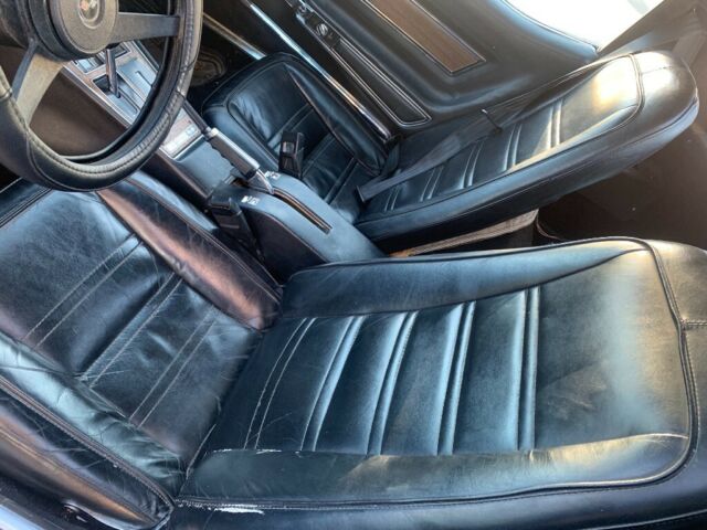 1976 White Chevrolet Corvette Coupe