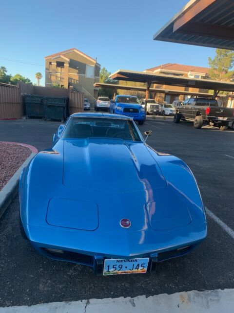 1976 White Chevrolet Corvette Coupe