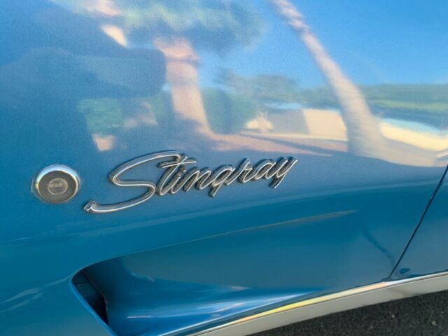 1976 White Chevrolet Corvette Coupe