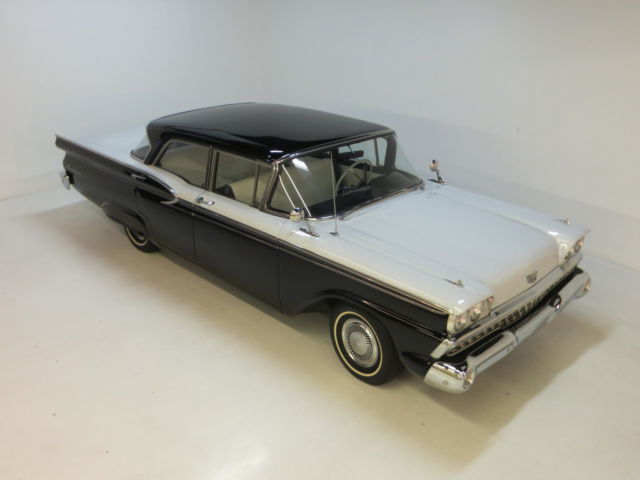 1959 Black & WHITE Ford Fairlane Sedan