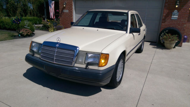 1987 Beige Mercedes-Benz 300-Series 4 door