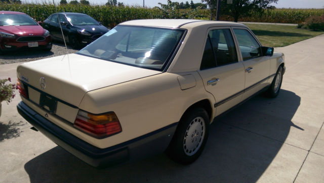 1987 Beige Mercedes-Benz 300-Series 4 door