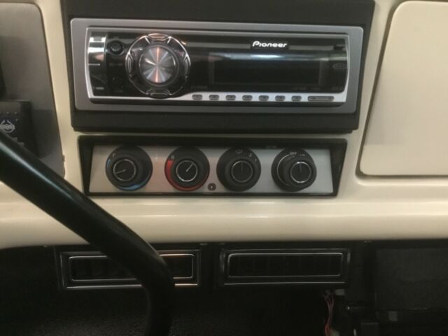 1971 White Ford F-100 Standard Cab Pickup