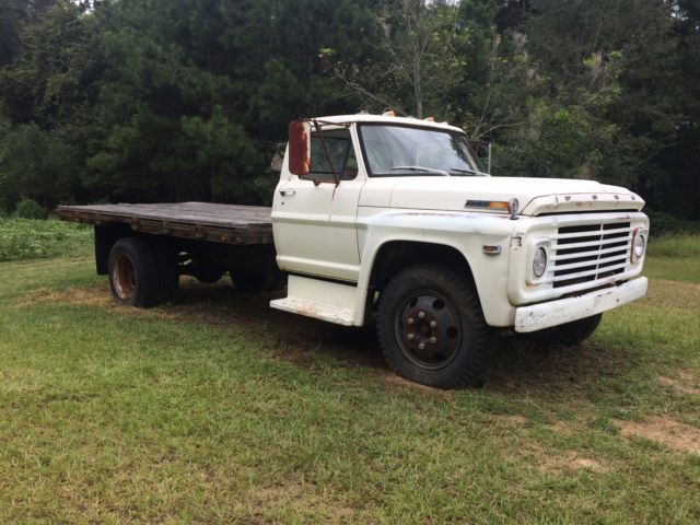 1968 White Ford F-550 Dump Truck