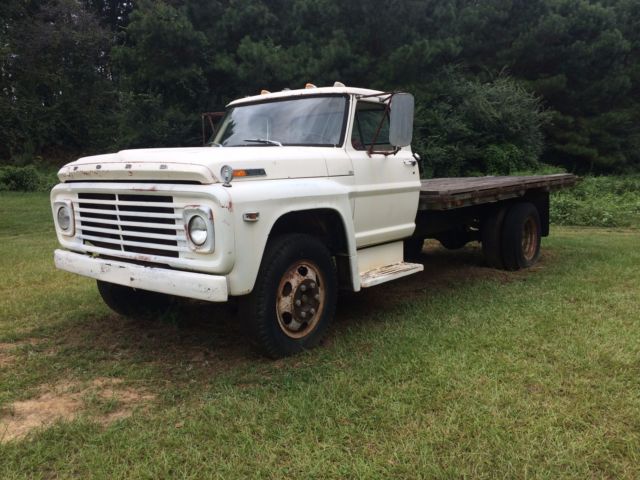 1968 White Ford F-550 Dump Truck