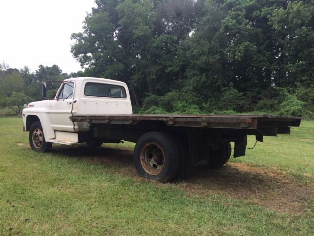 1968 White Ford F-550 Dump Truck