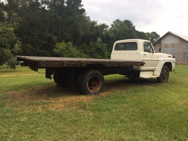 1968 White Ford F-550 Dump Truck
