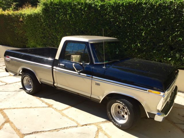 1975 Black & Gold Ford F-100 Pick up - 6 ft short bed