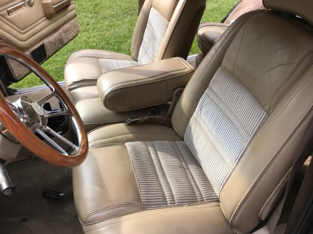 1991 Black Jeep Wagoneer Wagon