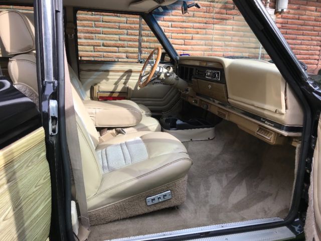 1991 Black Jeep Wagoneer Wagon