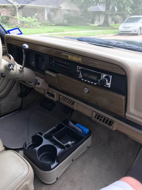 1991 Black Jeep Wagoneer Wagon