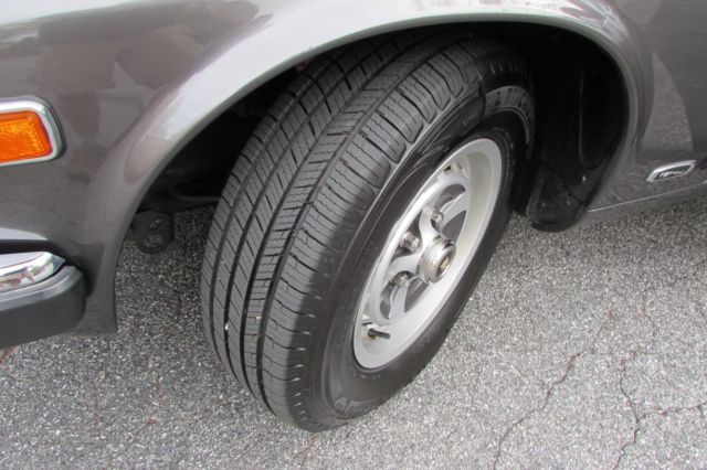 1986 Gray Jaguar XJ6 Sedan