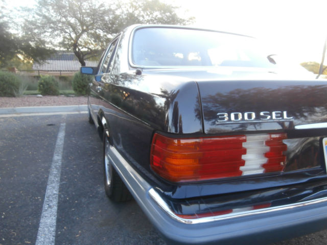 1988 mid night blue Mercedes-Benz 300-Series Sedan
