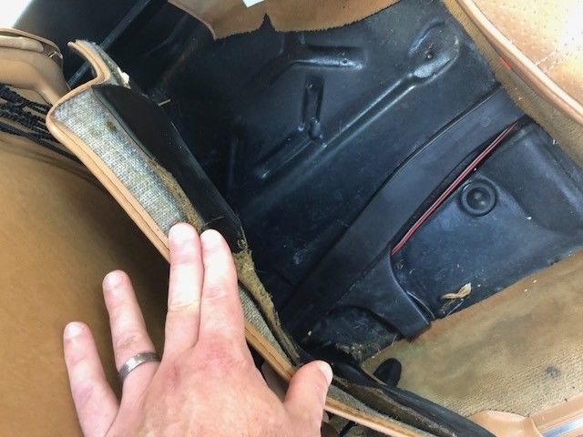 1983 Blue Mercedes-Benz 200-Series Sedan