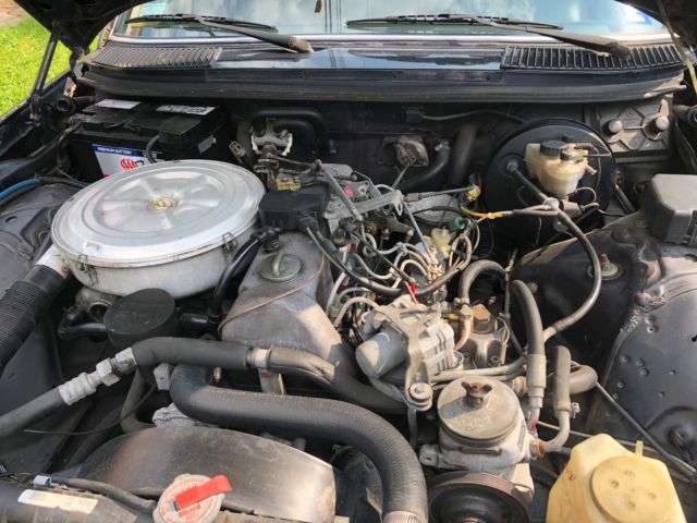 1983 Blue Mercedes-Benz 200-Series Sedan