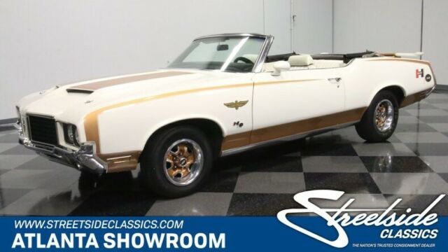 1972 White Oldsmobile Cutlass Convertible