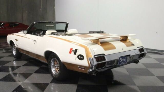 1972 White Oldsmobile Cutlass Convertible