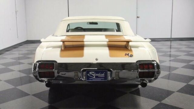 1972 White Oldsmobile Cutlass Convertible